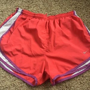 Women's Dri-FIT Tempo Running Shorts:  salmon/light purple